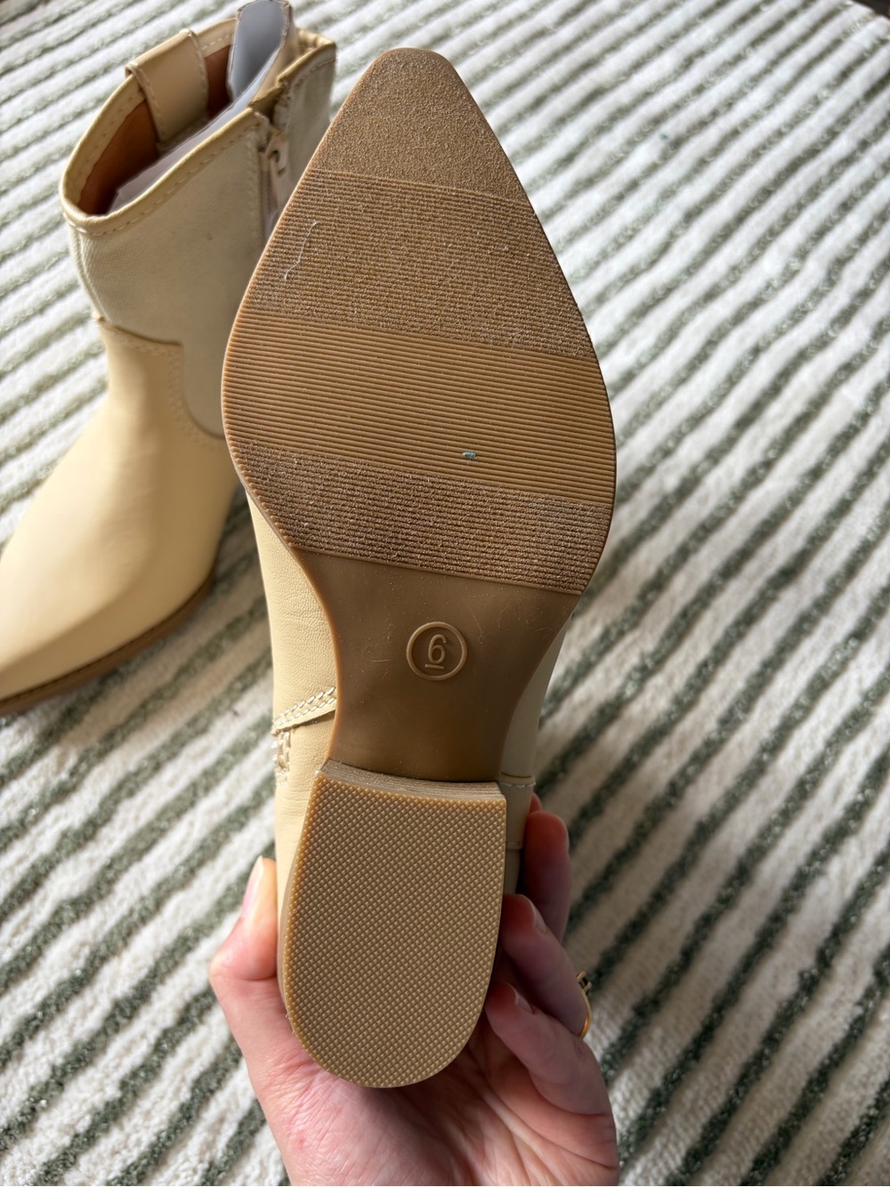 Universal Thread Cream Pointed-Toe Ankle Booties - Picture 6 of 8